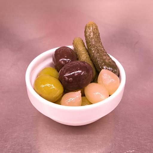 Olives cóctel extra - Olives verdes i negres amb cebetes i cogombrets.