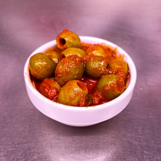 Olives mojo picón - Amb una combinació de gust intens i picant, aquestes olives són perfectes per les persones amants del picant. Porten un marinat de pebrot vermell, all, vinagre, oli, comí, pimentó, sal i julivert.