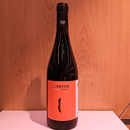 Vi Lo Petitó - D.O: Montsant. Vi jove, fresc, afruitat i molt llaminer. Amb aromes de fruita madura i notes minerals.